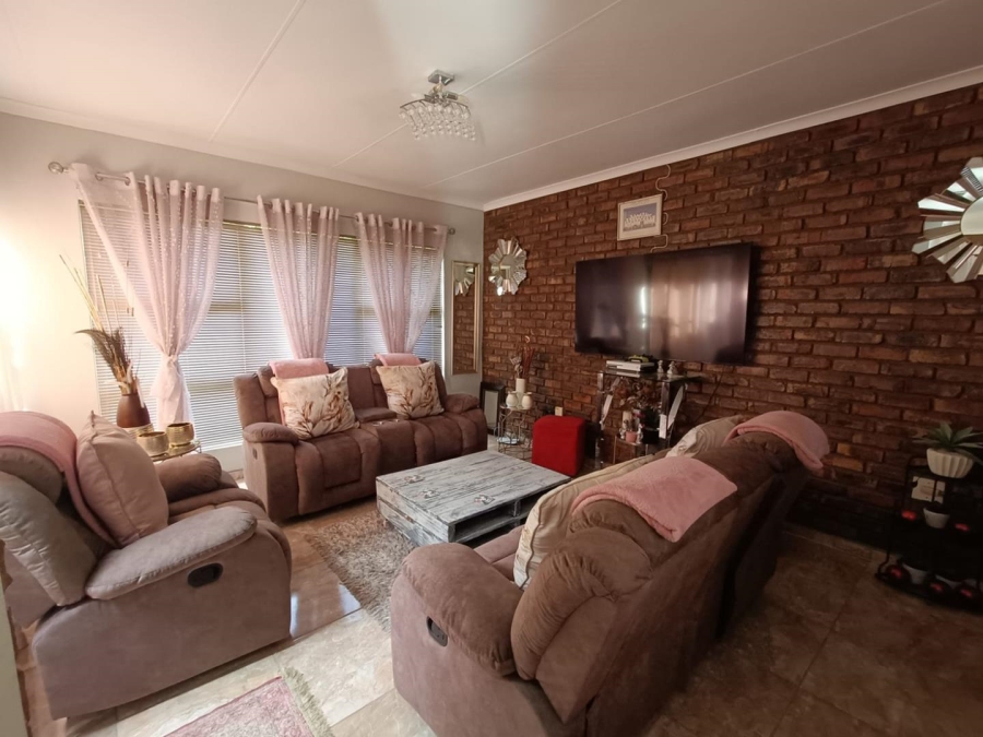 3 Bedroom Property for Sale in Heuwelsig Free State